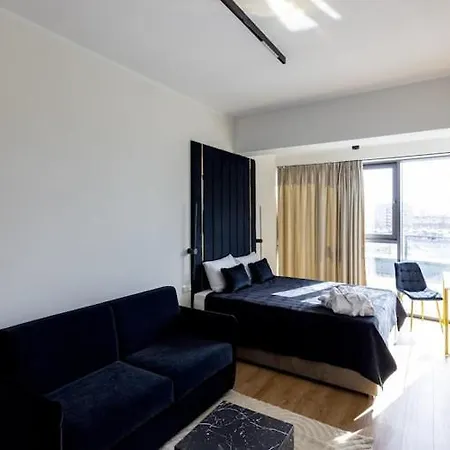 In With Pool And Terrace דירה שצ'צ'ין