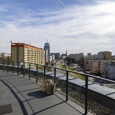 In With Pool And Terrace שצ'צ'ין